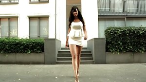 Видео с дълги крака с изкусителна Shana Mour от българско домашно порно Bang!